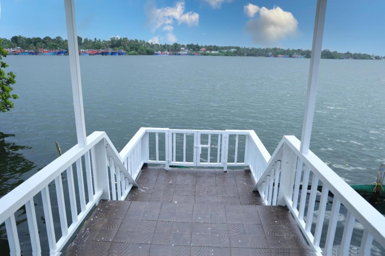 Quilon Lake Inn Kollam Exterior foto