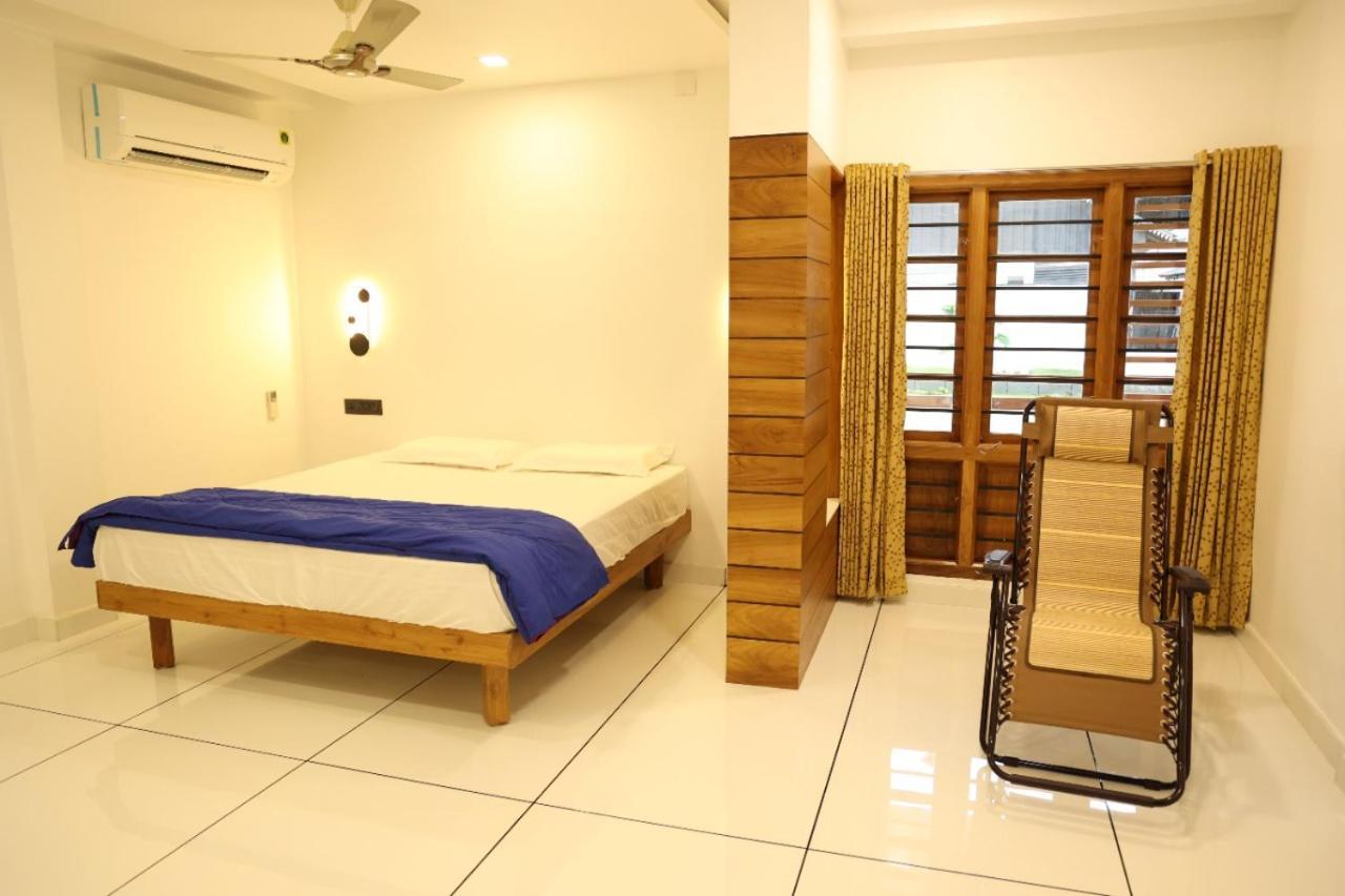 Quilon Lake Inn Kollam Exterior foto